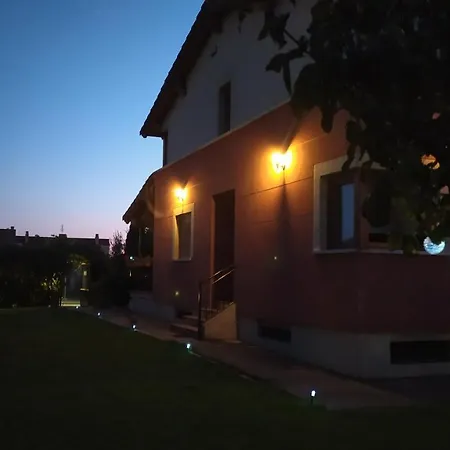 Cuarenta Y Ocho Luces منزل ريفي Burgo