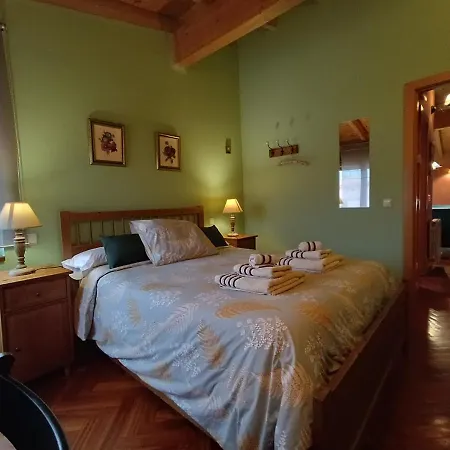 Cuarenta Y Ocho Luces منزل ريفي Burgo