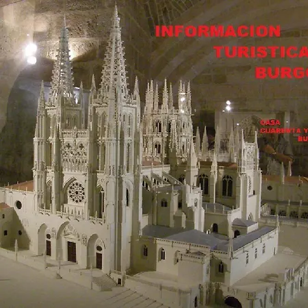 منزل ريفي Cuarenta Y Ocho Luces Burgo